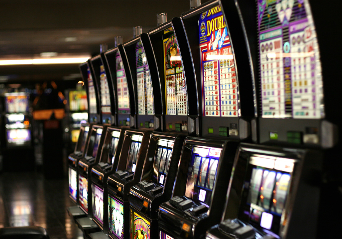 Your Ultimate Guide to Slot Machines: Explore Classic, Video, and Progressive Games with MayaPlay